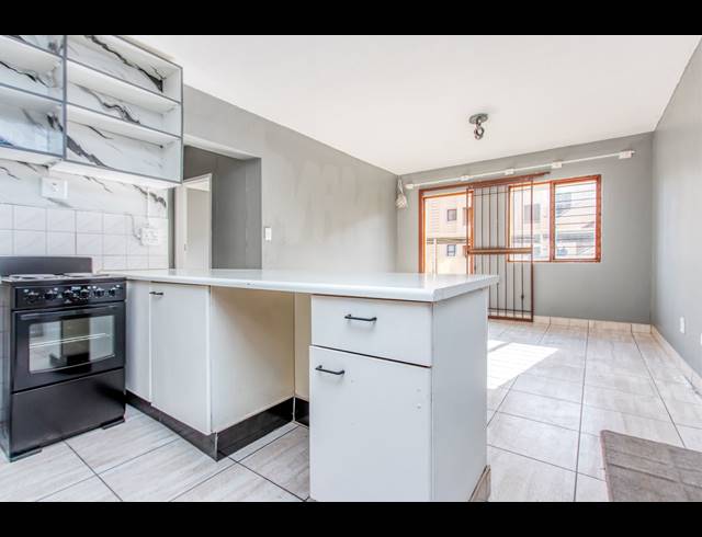 2 BEDROOM APARTMENT TO LET IN WELTEVREDEN PARK